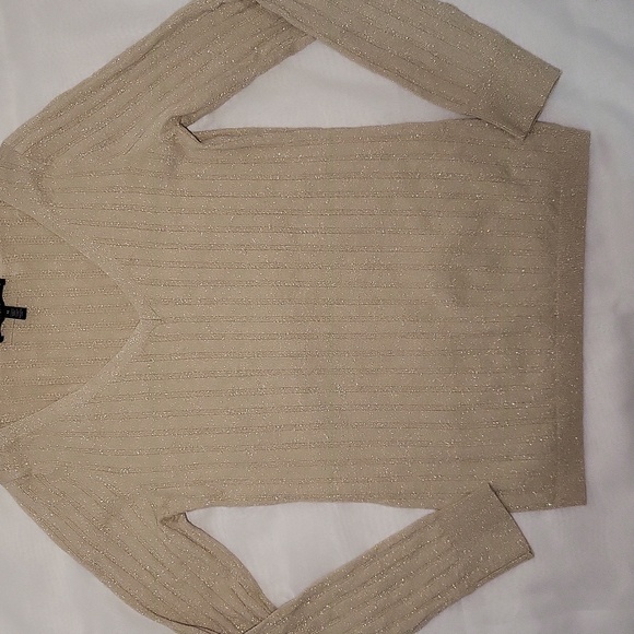White House Black Market Beige With Gold Metalic Ribbed V-Neck Sweater Size  M - Picture 6 of 8